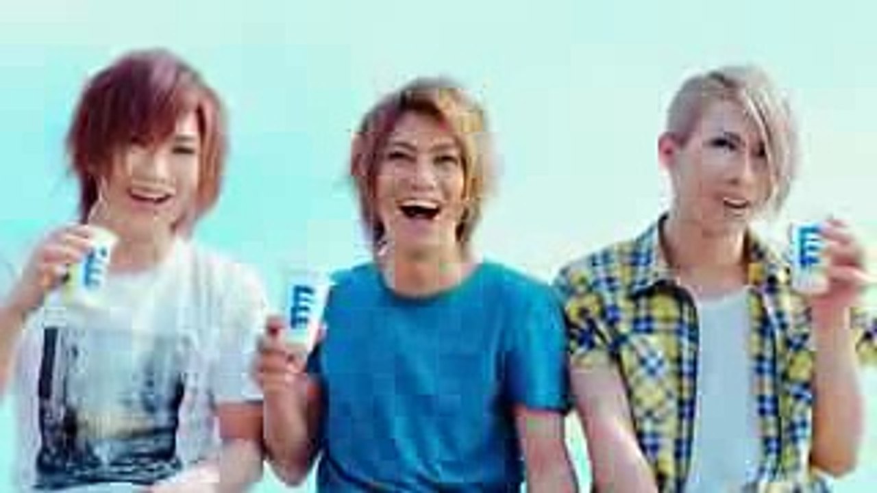 ゴールデンボンバー　森永アイスボックス「夏のビーチ篇」30秒