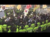 [채널A단독]집회용품 논란…국회서 쫓겨난 태극기