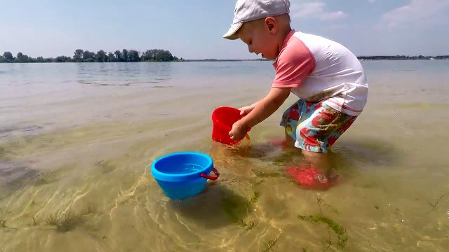 Learn Colors with Shovel Toys for Children, Toddlers and Babies Play at Kids Outdoor Playground-98R_UnJicDc