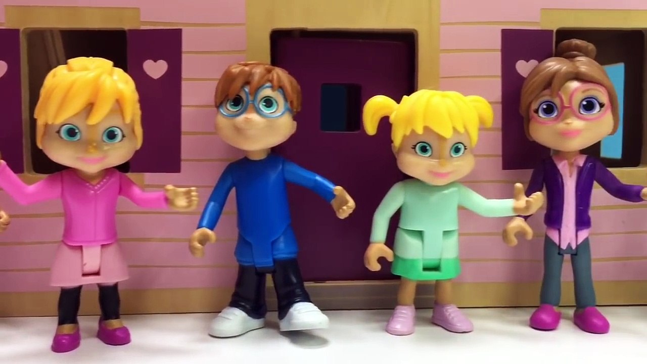 MINIATURE TOYS Adventure with the CHIPMUNKS and Chipettes!-PBV8y2ieavs