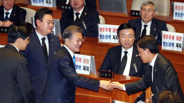 與 민생 vs 野 퍼주기 ...예산 정국 격돌 / YTN