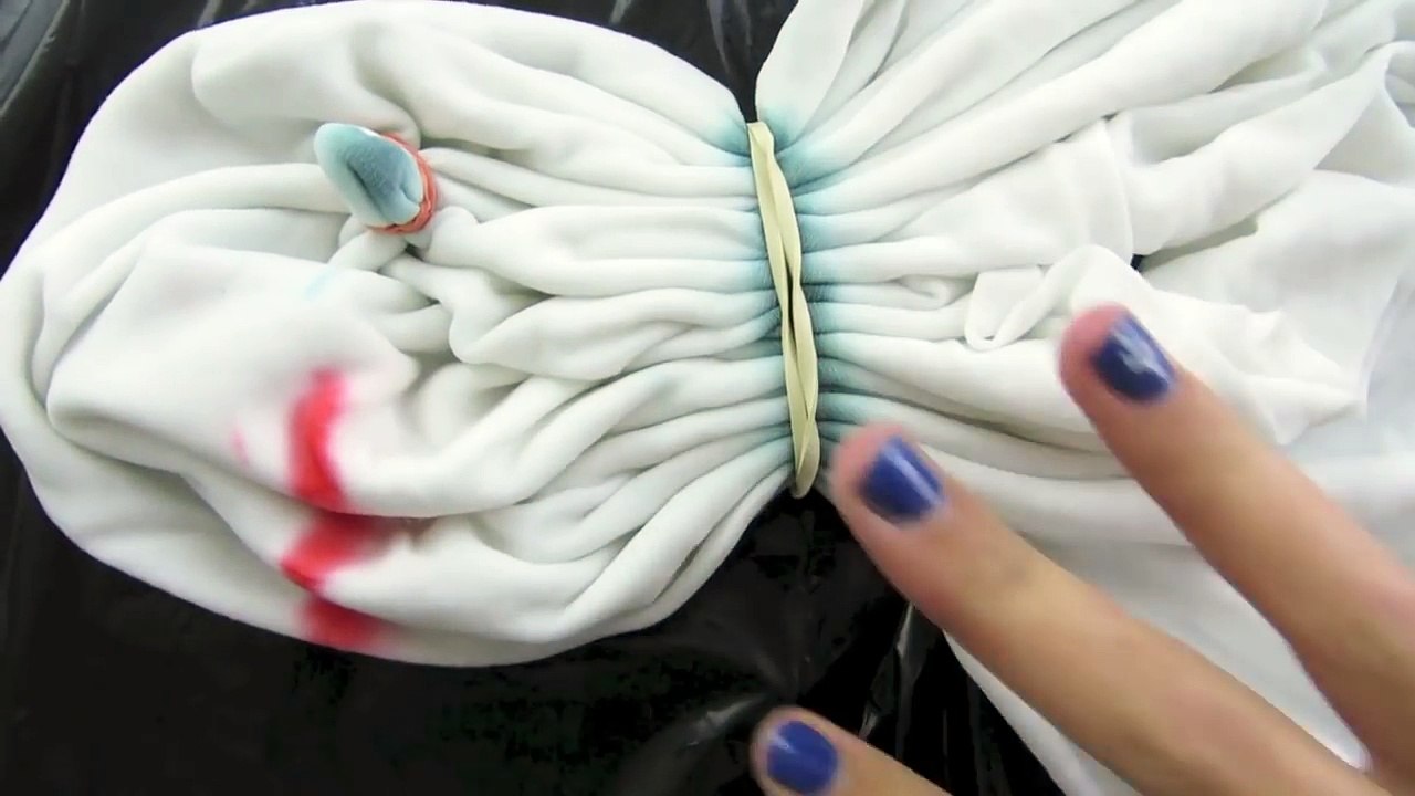 Craft Life ~ Jacy and Kacy DIY ~ Smiley Face Tie Dye Tutorial