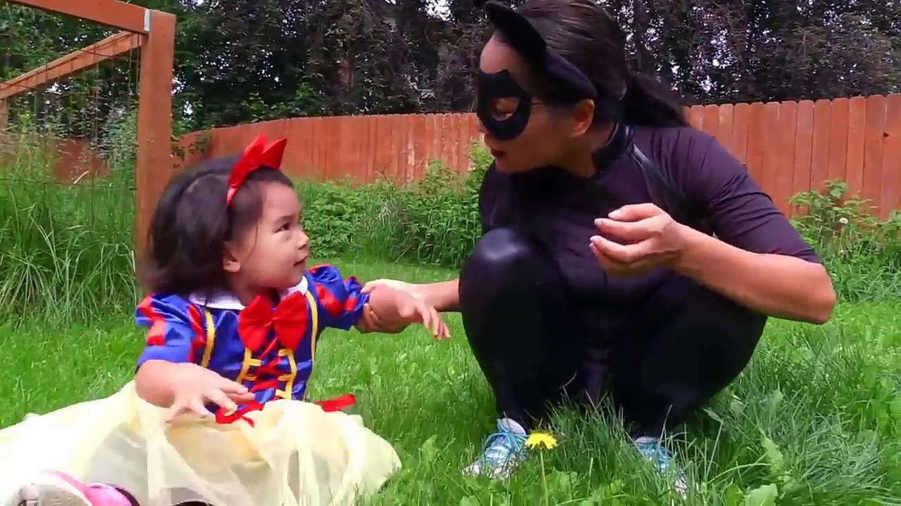 الأميرة رابونزيل مخيف 3Am حلم ث / الثلج الأبيض، المجمدة إلسا خارقة الفيديو في الحياة الحقيقية