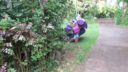RECKLESS Frozen Elsa Crushes Spiderman Under Car w/ Joker vs Silicone Baby Spidergirl Hulk Superhero