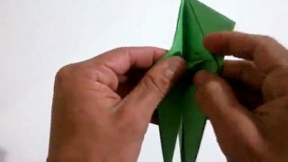 COMO HACER UN LORO DE PAPEL - how to make a paper parrot