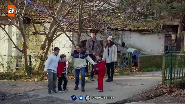 Kırgın Çiçekler 65.Bölüm - Songül ile Güney’in Futbol Keyfi!