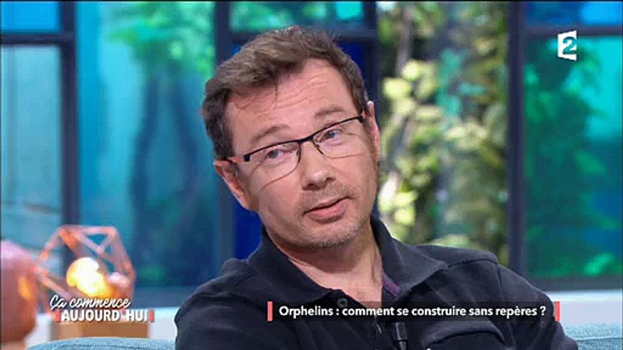 Orphelin à 9ans, un homme craque en se souvenant du jour où il a appris la mort de ses parents - Regardez