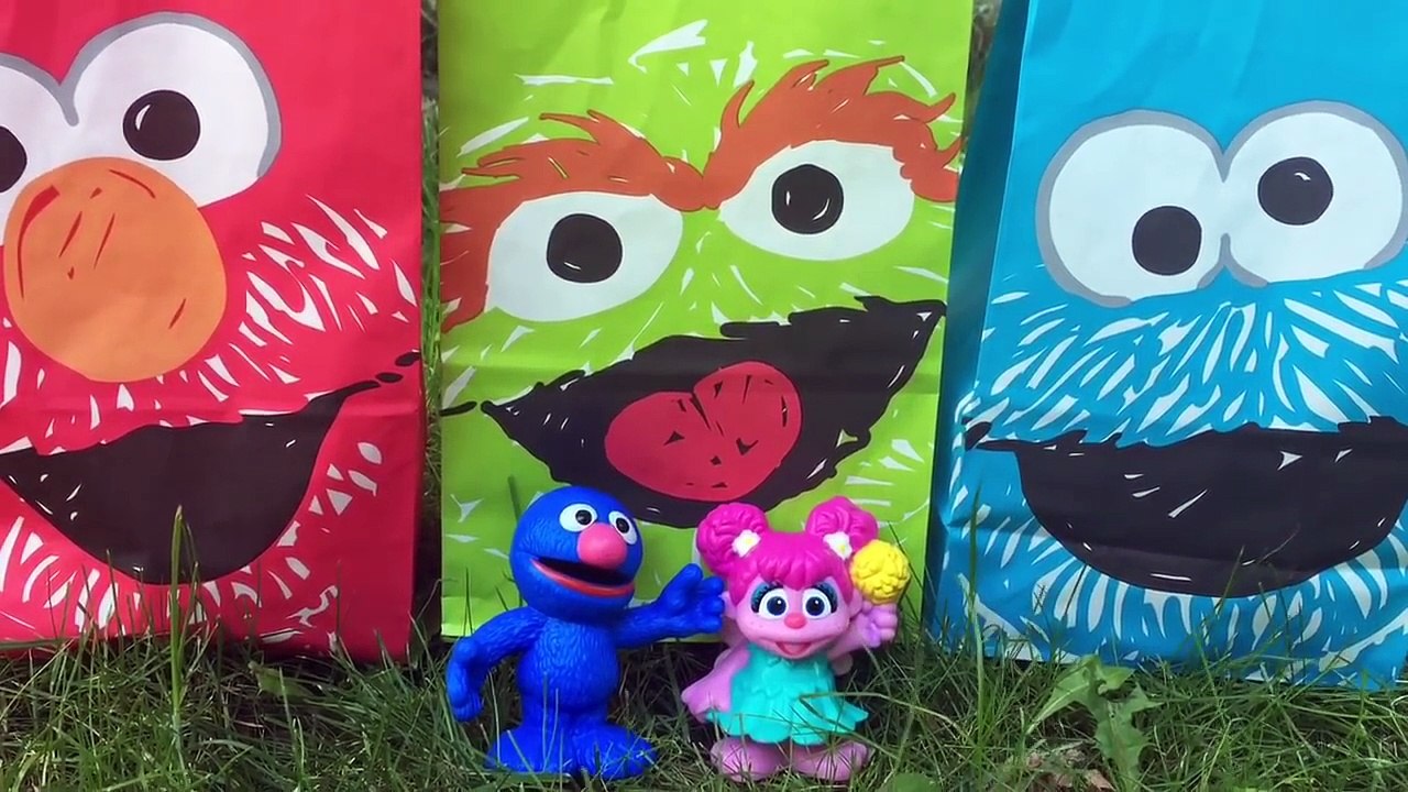 SESEME STREET Surprise Goodie Bag Opening and GUESSING GAME!-Za9tpTjyBH0