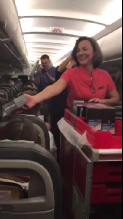 200 lucky passengers aboard a plane in Spain got a free Samsung Galaxy Note 8