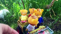 SAFARI JEEP Ride and LEARNING about Animals with Daniel Tigers Neighbourhood TOYS!-1jWGBPLz5Zg