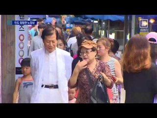 성벽처럼 늘어선 노점…비좁아진 보행길