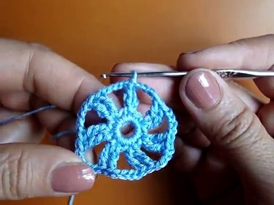Как связать цветок крючком Урок 36 How to crochet flower