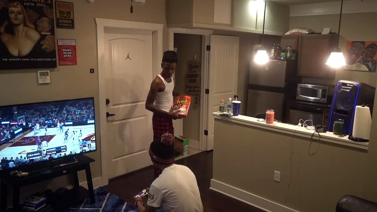 RUNIK SMASHED MY PS4!! SMACK CAM GONE WRONG (DEFENDING LONZO BALL)