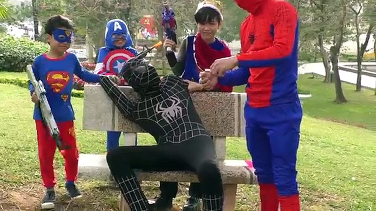 SPIDERMAN BOMMING SO FUNNY Superhero In Realife Baby Elsa Vs Spiderman For Kid #8 P4-2