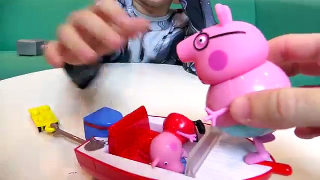 Peppa Pig e George Conhecem a Lancha de Praia! Em Português. Novela Brinquedos Peppa Pig Toys