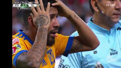 Terrifying injury for this goalkeeper in Mexico!