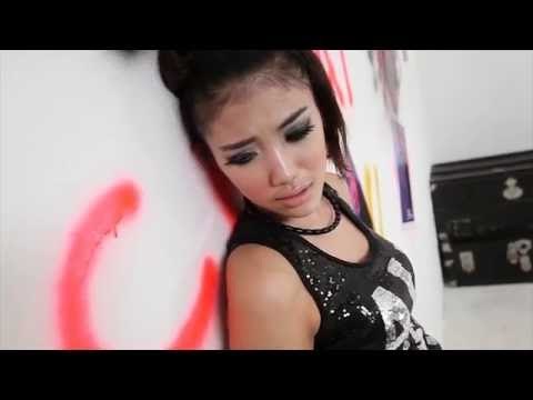 Larra - Kamu (Official Music Video)