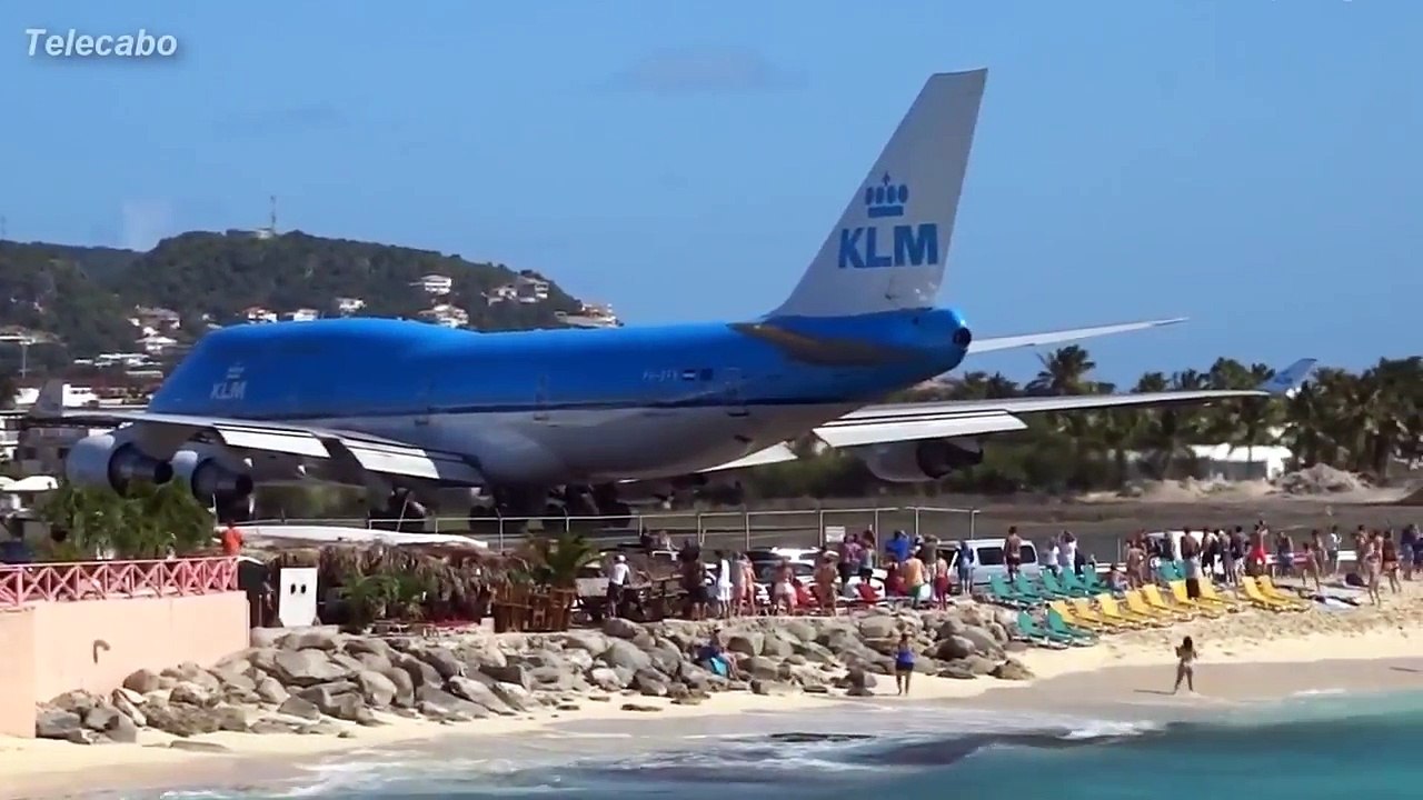 Tous les pilotes d'avions les plus fous !! Rase-motte, looping, vol bas...