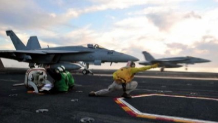 美전투기, 동해서 핵항모 접근 러시아 폭격기 몰아내 / YTN