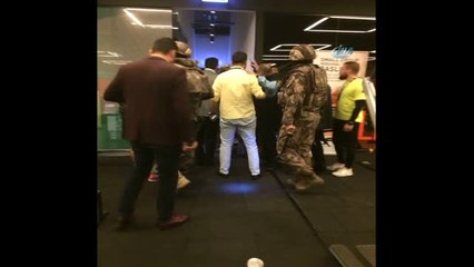 Bahçelievler'de Avm'de Şüpheli Şahıs Alarmı