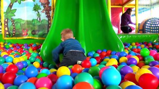 Развлекательный центр для детей Лабиринт с горками Playground fun place Play for children