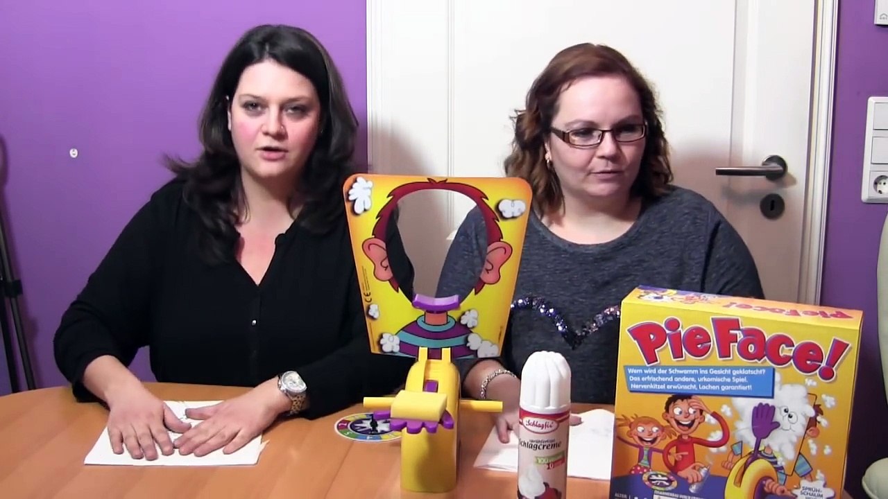 PIE FACE CHALLENGE ! - Wer bekommt die Sahne ins Gesicht geklatscht? | Hasbro Rocket Games