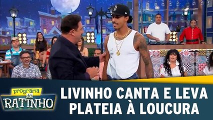 Livinho canta e leva plateia à loucura