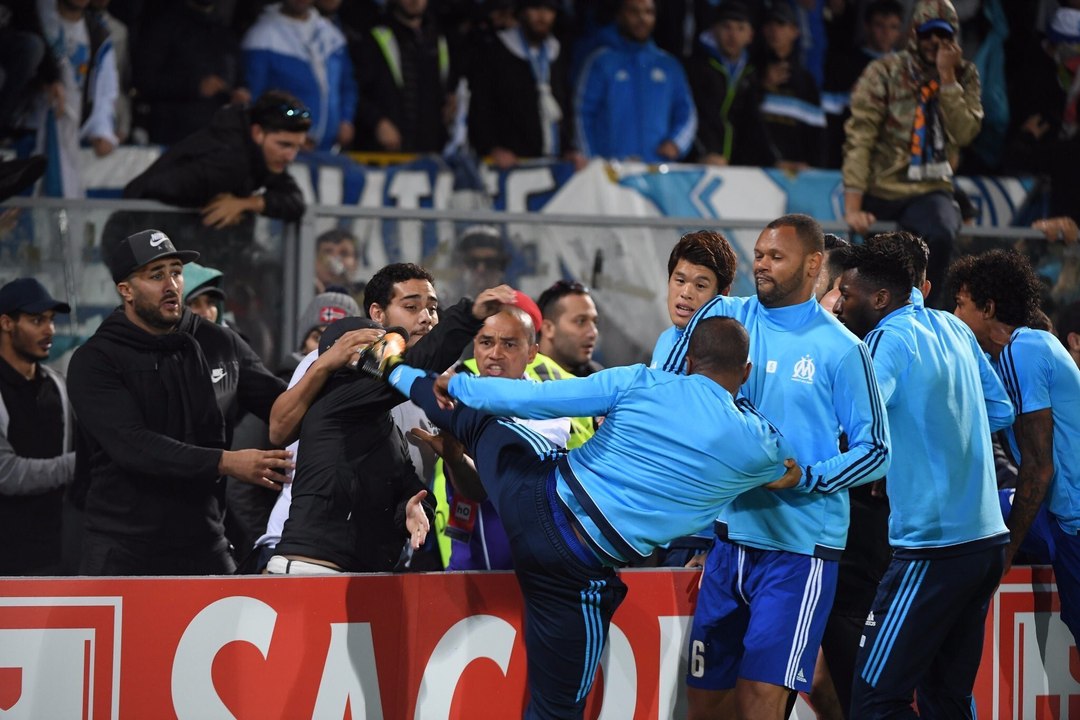 Altercation entre Patrice Evra et un supporter de l'OM (Guimaraes VS OM, 02-11-2017)