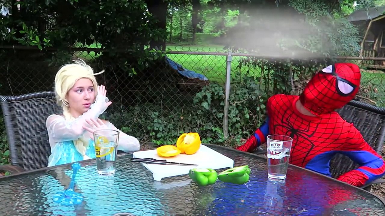 Dondurulmuş Elsa & Spiderman M&M Meydan w/ Kaptan Amerika Joker Spidergirl Oyuncaklar!