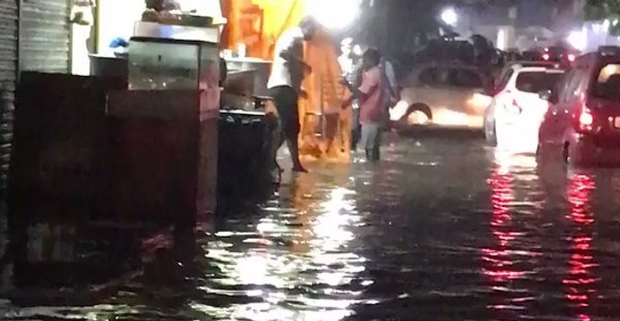 Severe Flooding in Chennai Leads to Traffic Jams