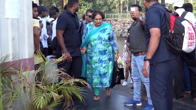 SRK's HOT Daughter Suhana Khan & Bollywood Celebs Returning From Alibaug After Birthday 2017 Party