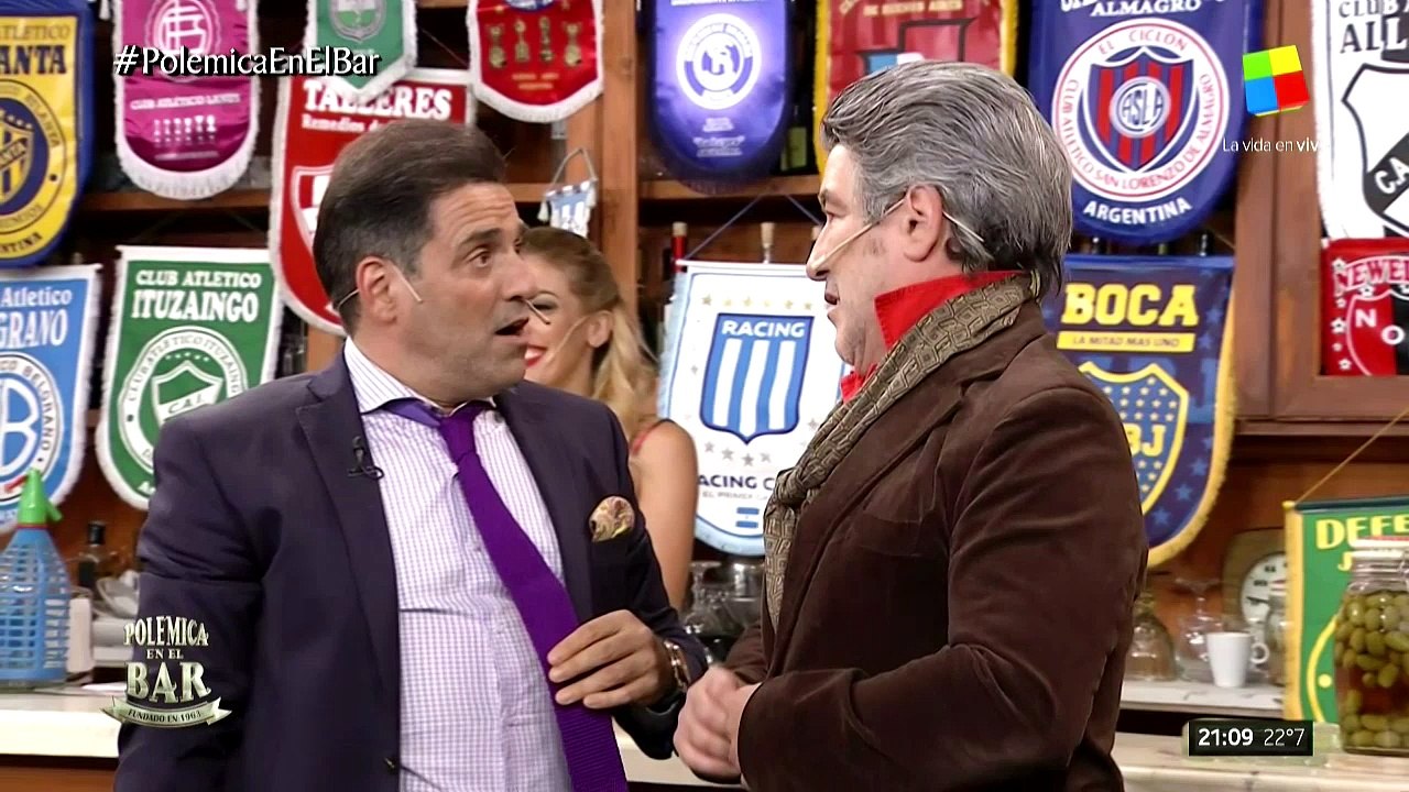 Albertito como "Rafaela Carrá" en Polémica en el Bar