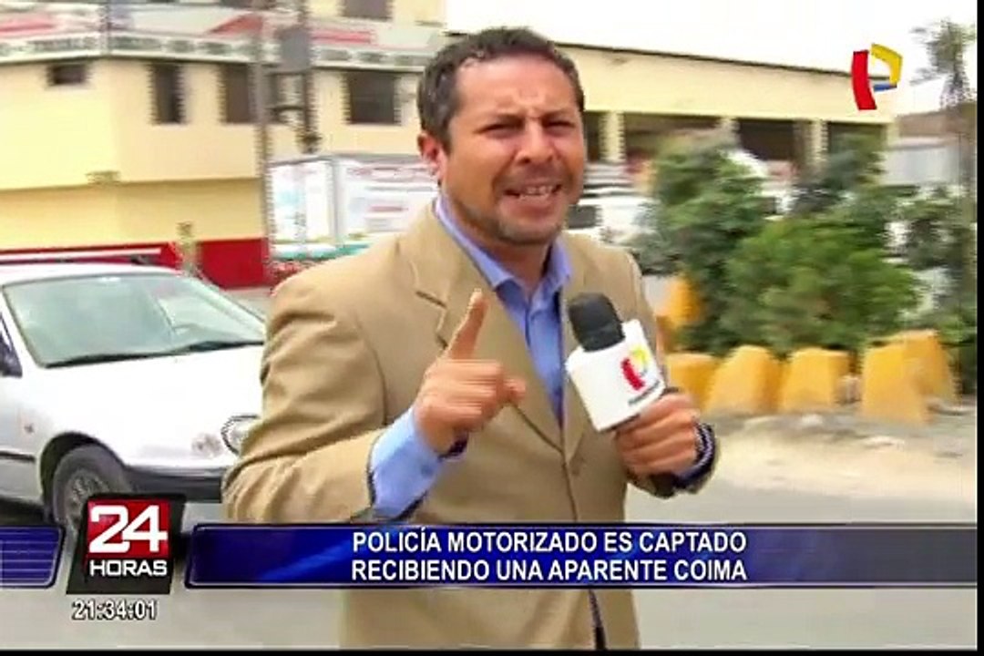 Policía motorizado es captado recibiendo una aparente coima