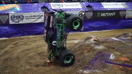 Grave Digger Driver Tyler Menninga's Record Breaking Nose Wheelie in Cedar Rapids