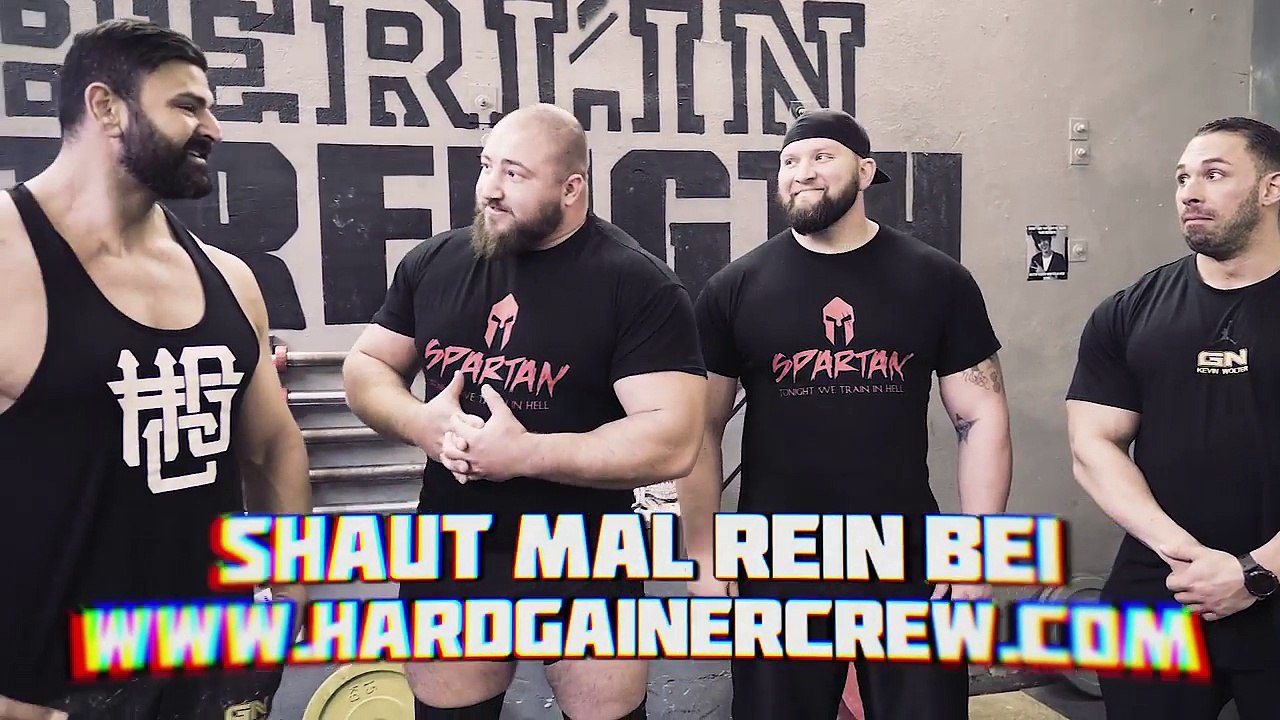 Strongman schüchtern Bodybuilder ein!!