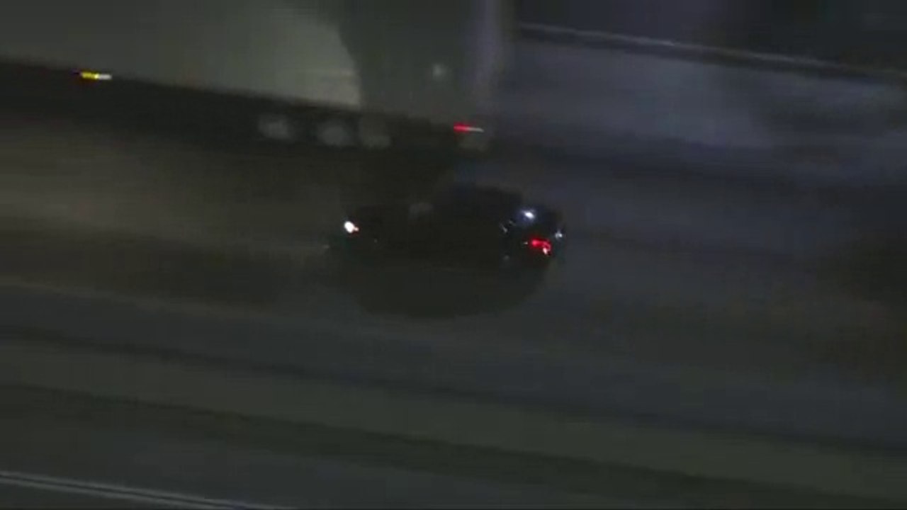 Police chase Mercedes reckless driver