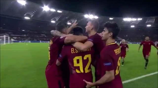 Ce joueur de foot est le roi du toucher rectal... Bravo Perotti!