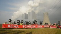Protesta en central eléctrica, previo al inicio de la cumbre COP23 en Alemania