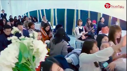 Cặp Đôi Vừa Cất Lời Hát Khiến Quan Viên Tám Họ Trong Căn Phòng Cưới Lặng im Ngước Nhìn