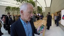 Tech journalist demonstrates new iPhone X