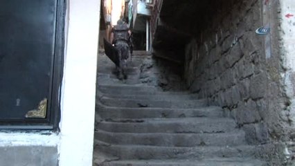 Diyarbakır'daki Operasyonda Aranan 8 Şahıs Yakalandı