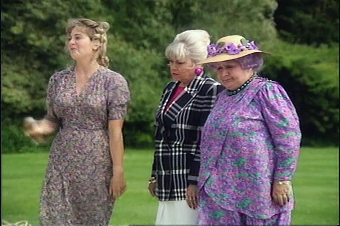 Grace & Favour (Are You Being Served Again) S02E02