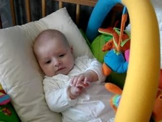 Anaëlle qui "roucoule" à 3 mois et demi