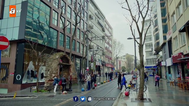 Kırgın Çiçekler 79.Bölüm - Küçüğüm - Serkan çalıyor Meral söylüyor! (Klip)