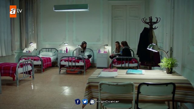 Kırgın Çiçekler 79.Bölüm - Serkan ile Meral’in Videosu!