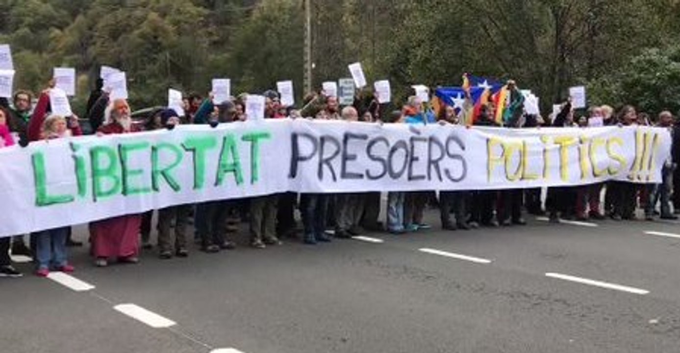 Catalan Independence Supporters Block Border Crossings to France