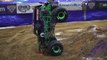 Tyler Menninga bat le record du monde de Nose Wheelie avec son monster truck.