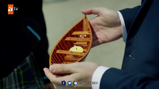 Kırgın Çiçekler 83.Bölüm - Serkan, Defne ile beraber ilk aşkını uğurluyor!