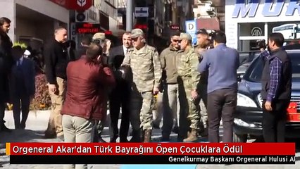 Orgeneral Akar'dan Türk Bayrağını Öpen Çocuklara Ödül