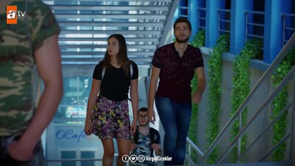 Meral üniversitedeki kızlara saldırıyor! - Kırgın Çiçekler 93.Bölüm